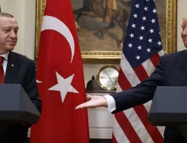 Δραματικές εξελίξεις: Οι ΗΠΑ δεν φεύγουν από την Manbij αλλά έρχονται και οι Τούρκοι - Τι λέει η συμφωνία Τραμπ-Ερντογάν